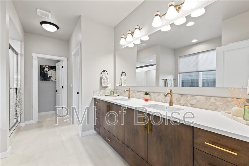 Nothing Beats This Charmer! property image
