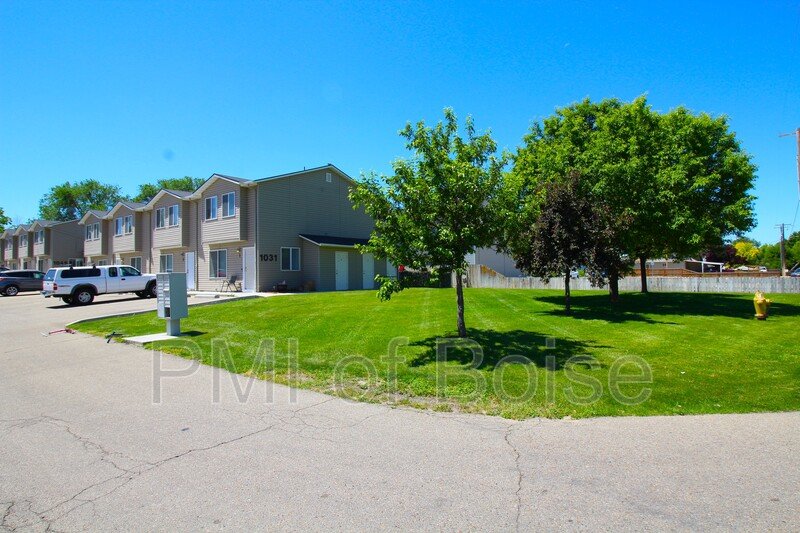 1031 E Iowa Ave Apt 3 property image