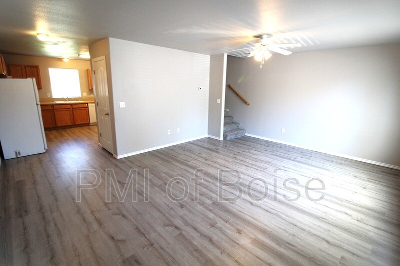 1031 E Iowa Ave Apt 3 property image