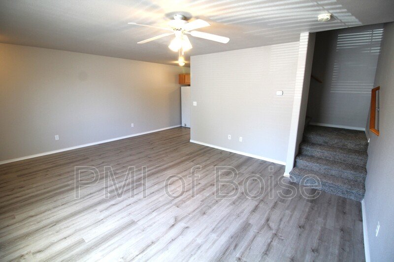 1031 E Iowa Ave Apt 3 property image
