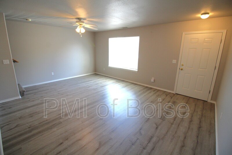 1031 E Iowa Ave Apt 3 property image