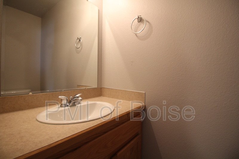 1031 E Iowa Ave Apt 3 property image