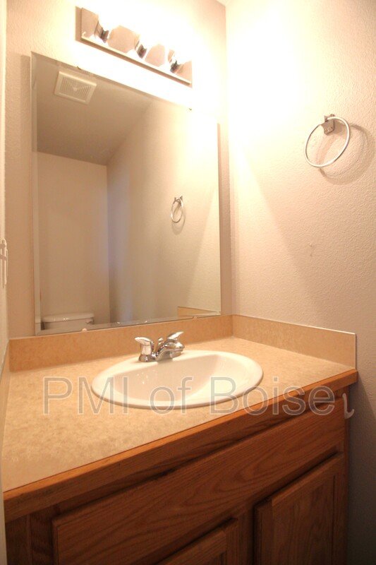 1031 E Iowa Ave Apt 3 property image