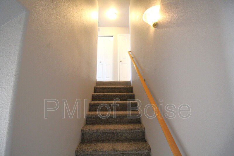 1031 E Iowa Ave Apt 3 property image