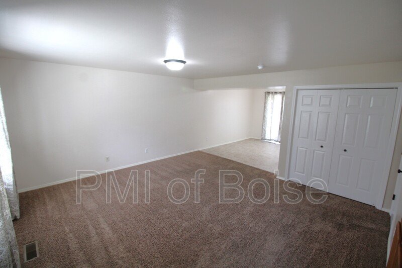 Very Clean and Well Kept Central Meridian Townhome property image