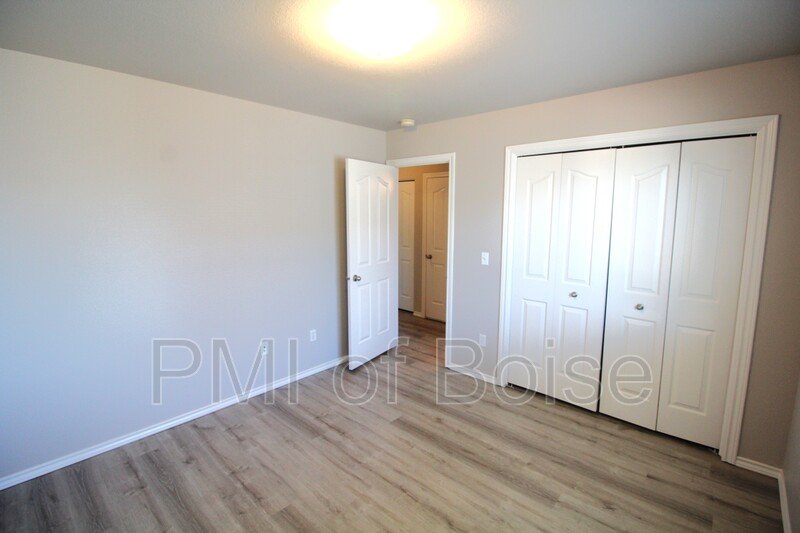 1031 E Iowa Ave Apt 3 property image