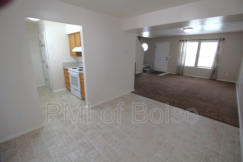 Very Clean and Well Kept Central Meridian Townhome property image