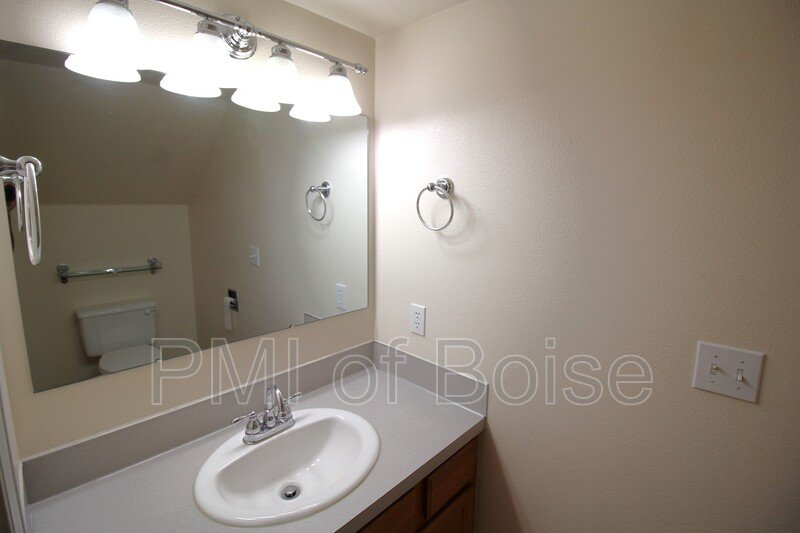 Very Clean and Well Kept Central Meridian Townhome property image