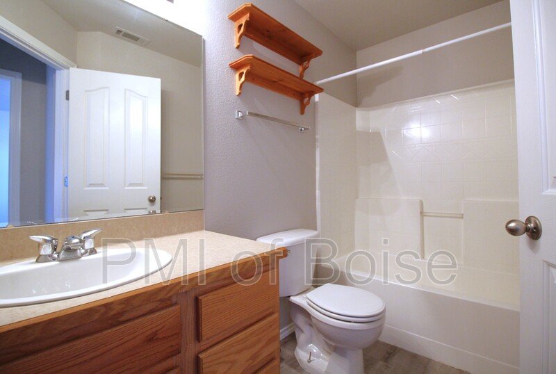 1031 E Iowa Ave Apt 3 property image