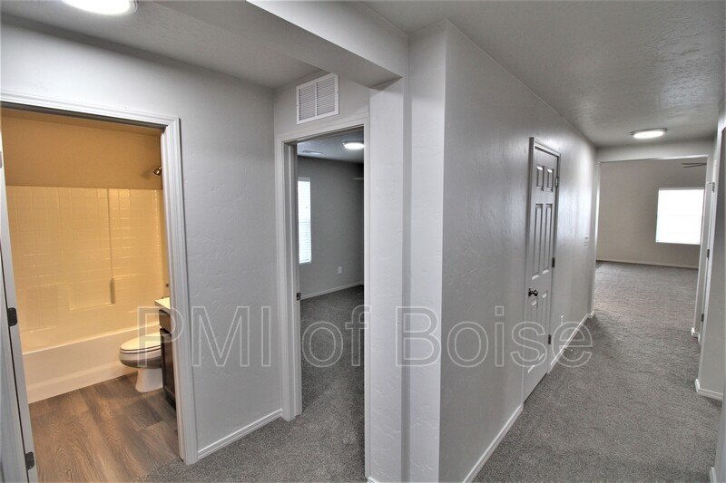 19571 Newhall Pl property image