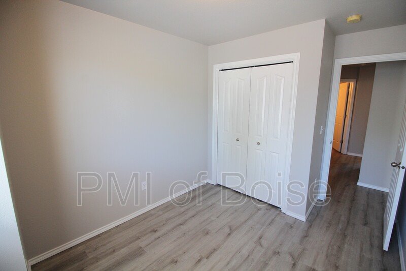 1031 E Iowa Ave Apt 3 property image