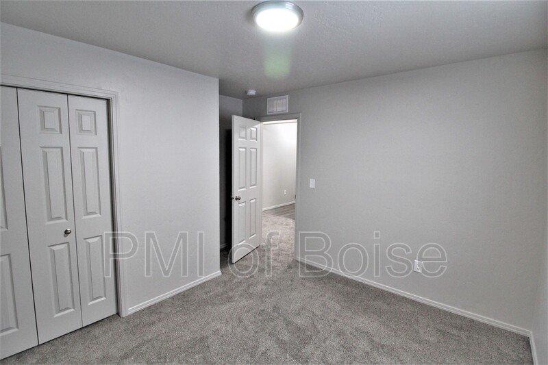 19571 Newhall Pl property image