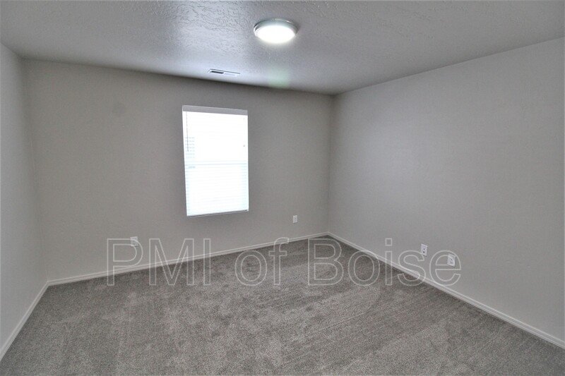 19571 Newhall Pl property image