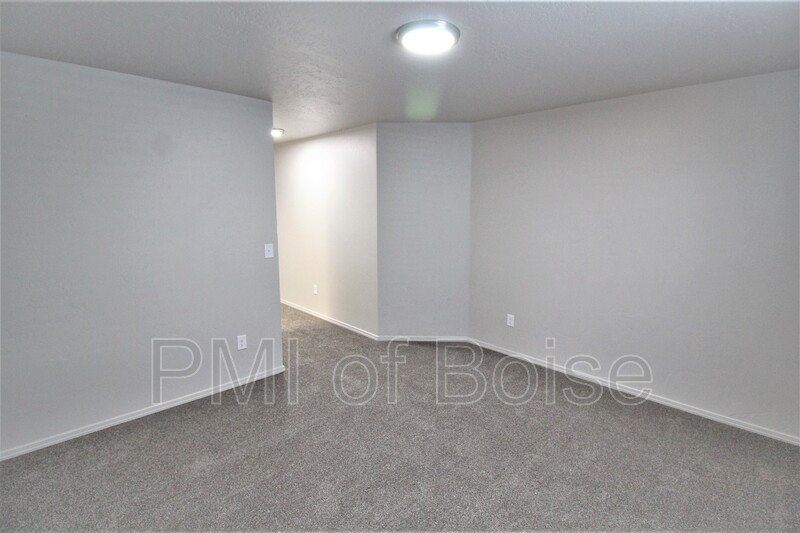19571 Newhall Pl property image
