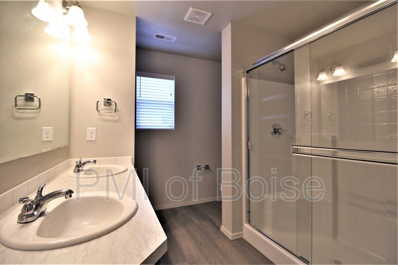 19571 Newhall Pl property image