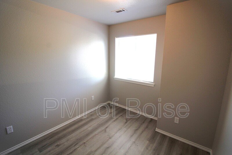 1031 E Iowa Ave Apt 3 property image