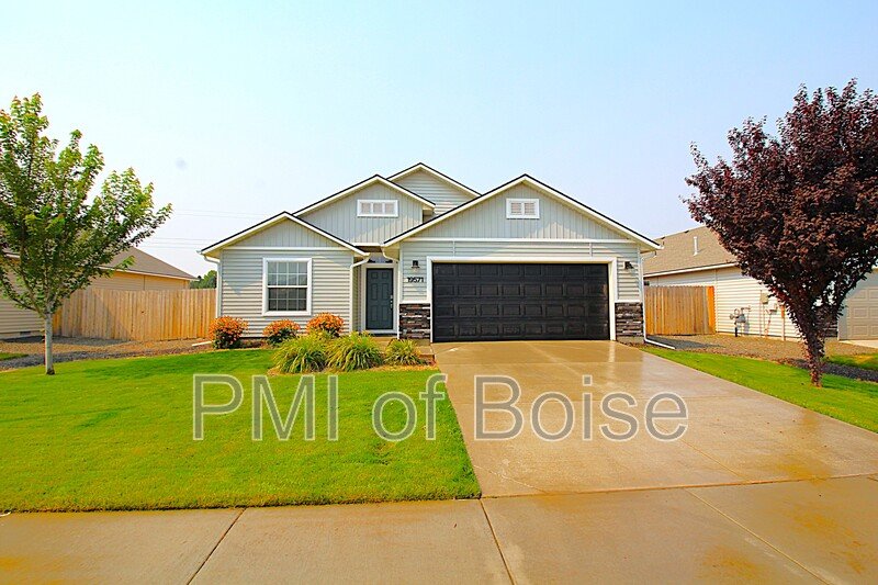 19571 Newhall Pl property image