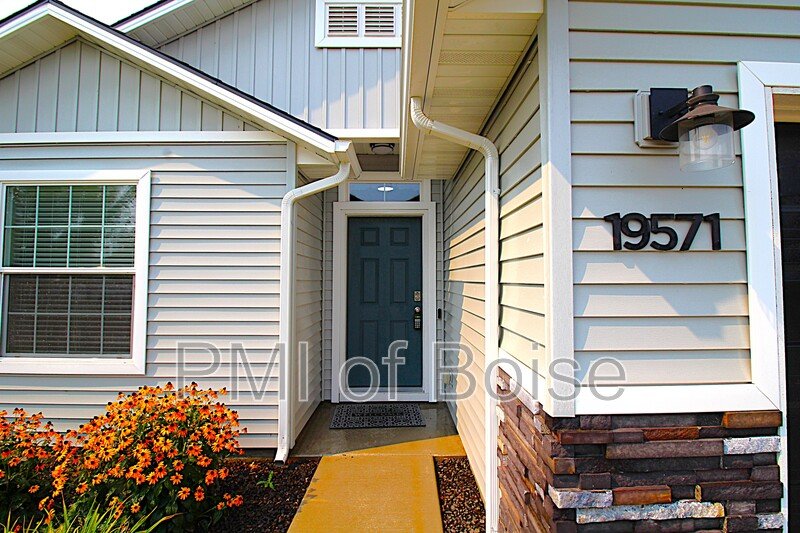 19571 Newhall Pl property image