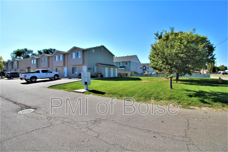 Central Nampa 3bed/1.5bath Townhome property image