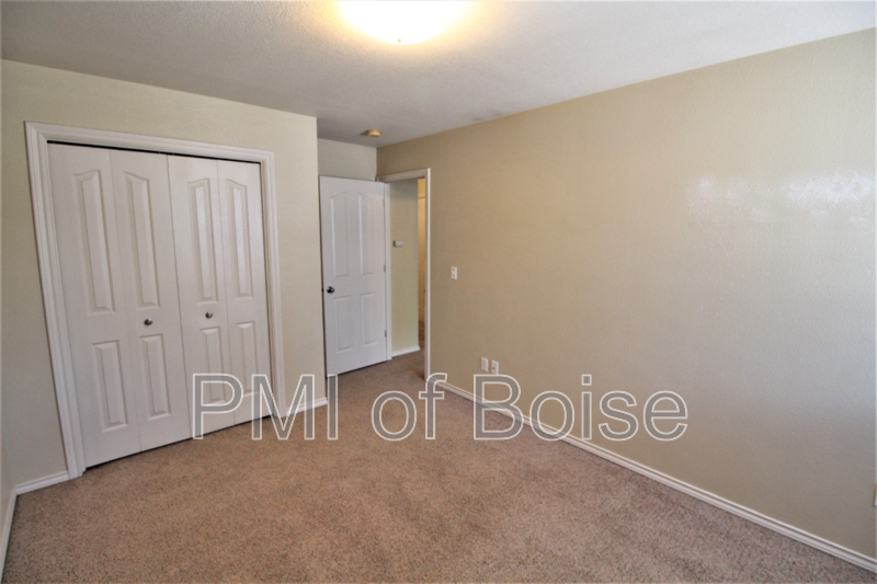 Central Nampa 3bed/1.5bath Townhome property image