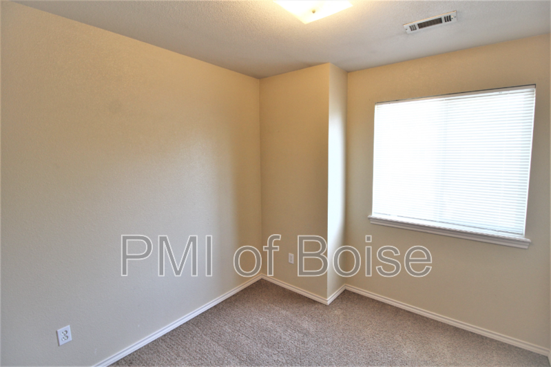 Central Nampa 3bed/1.5bath Townhome property image