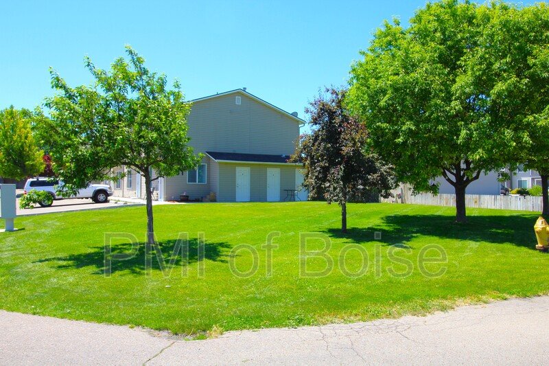 1031 E Iowa Ave Apt 3 property image