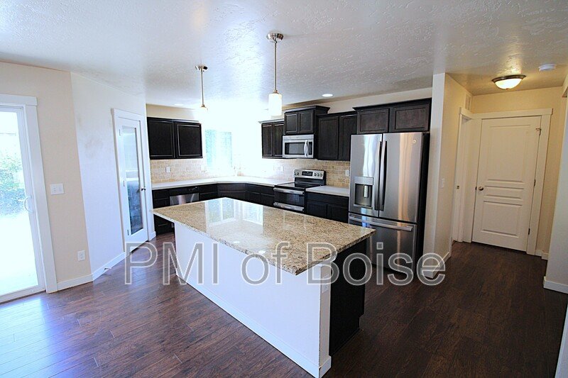 Large South Meridian Home with Lawn Care Included. property image