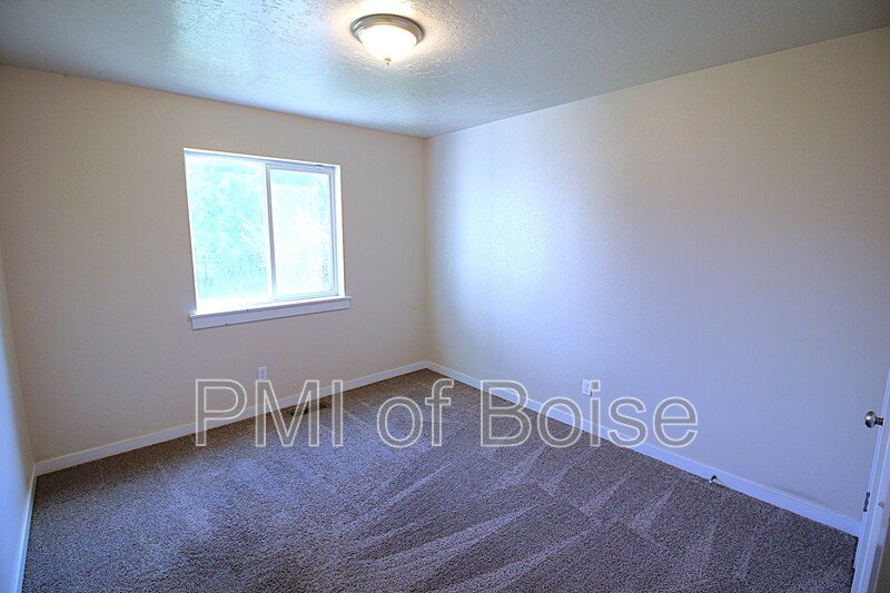 Large South Meridian Home with Lawn Care Included. property image