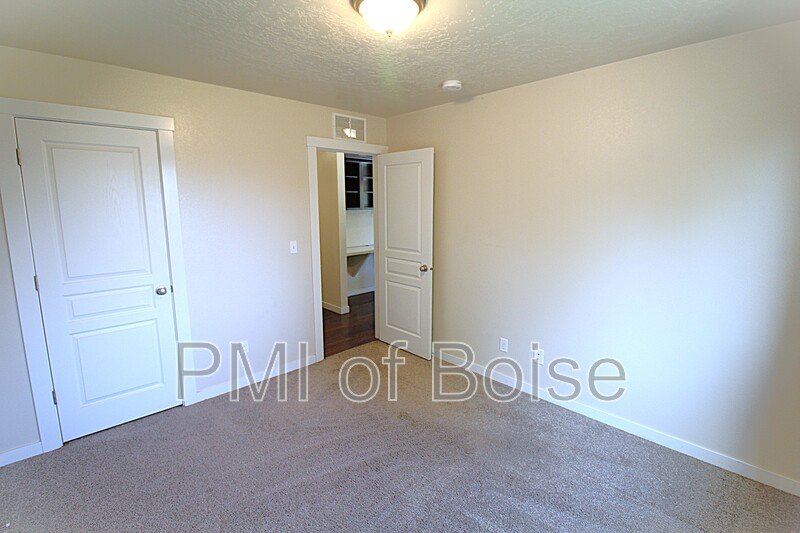Large South Meridian Home with Lawn Care Included. property image