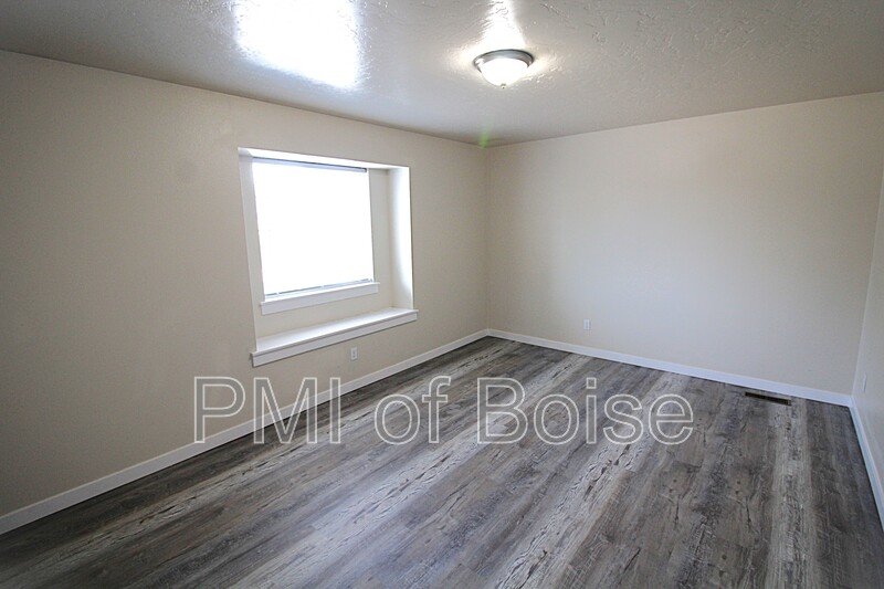 Large South Meridian Home with Lawn Care Included. property image