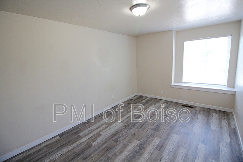 Large South Meridian Home with Lawn Care Included. property image