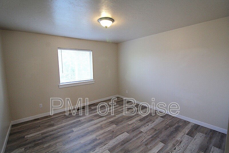 Large South Meridian Home with Lawn Care Included. property image