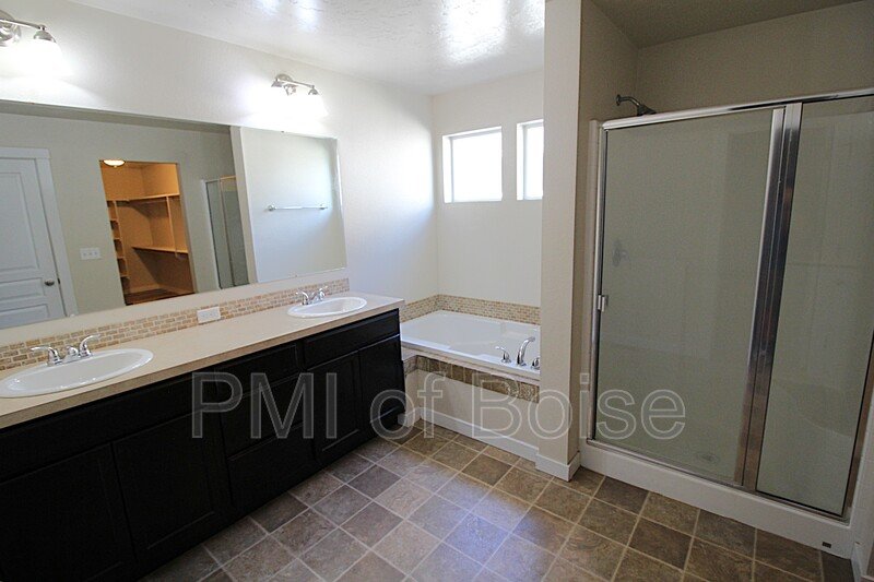 Large South Meridian Home with Lawn Care Included. property image