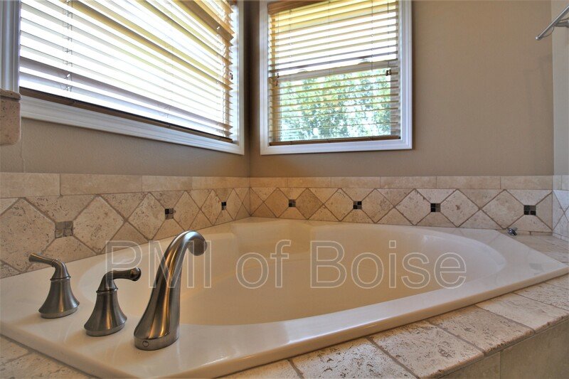 Beautiful Larger Eagle Home property image